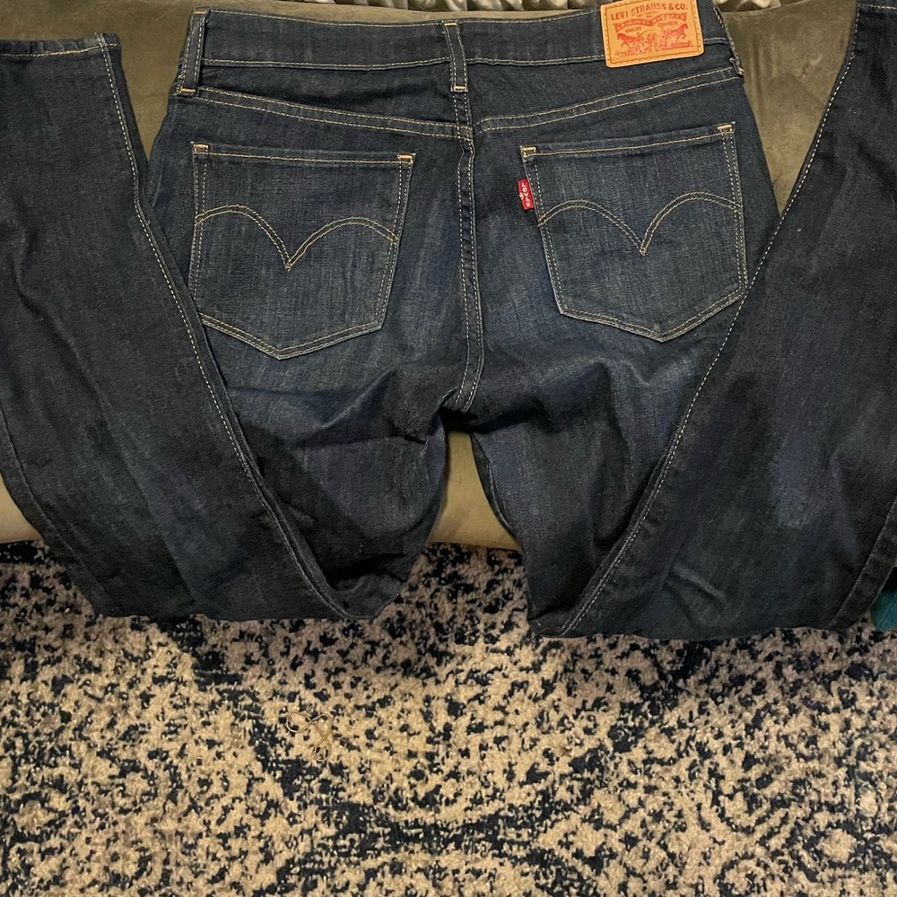 Levi Straight leg woman’s Jean size 28 dark blue denim